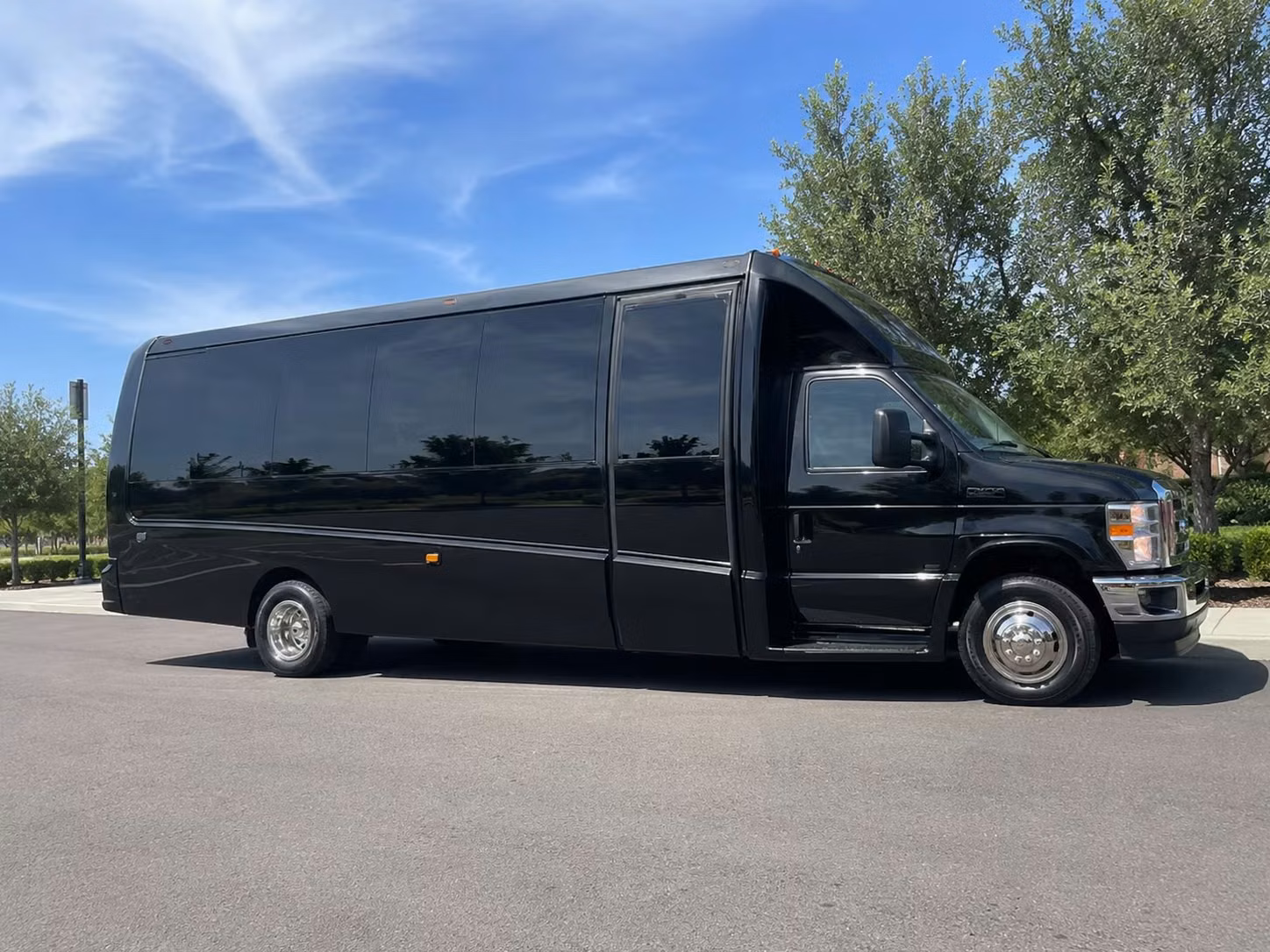 bellingham 20 passenger minibus rental